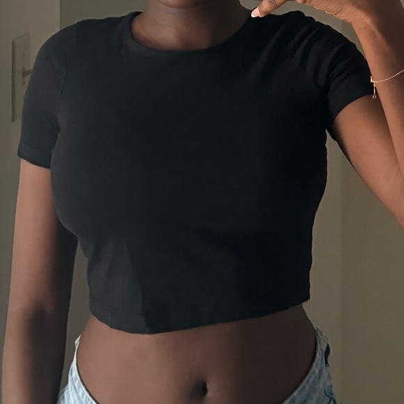 ASOS DESIGN - Short Sleeve Fitted Crop Top | M - Picture 2 of 3